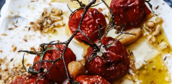 Labneh z pieczonymi pomidorami