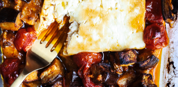 Makaron z pieczoną fetą, harissą i bakłażanem