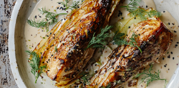 Smażona kapusta z sosem tahini