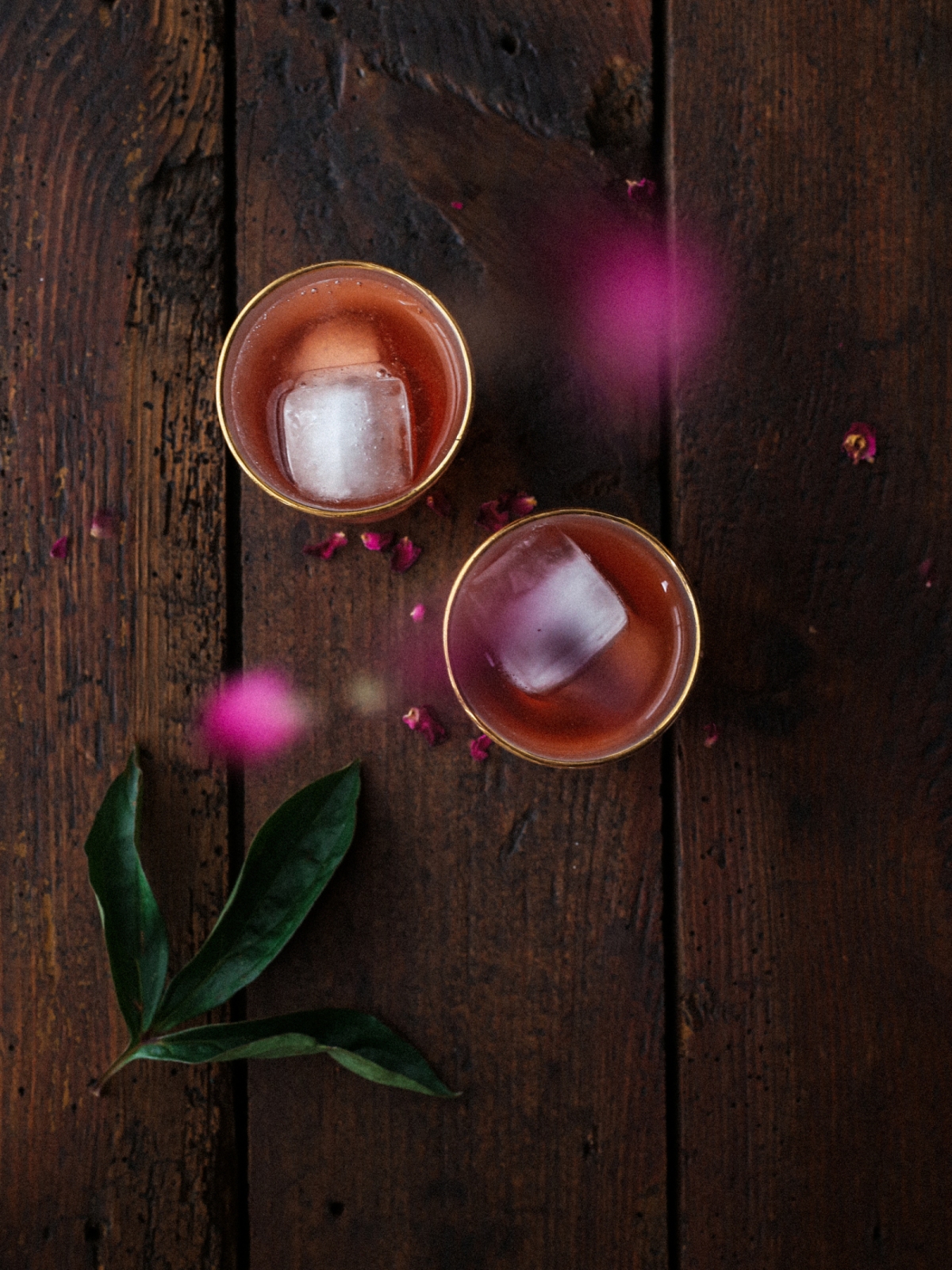 Różana kombucha z hibiskusem