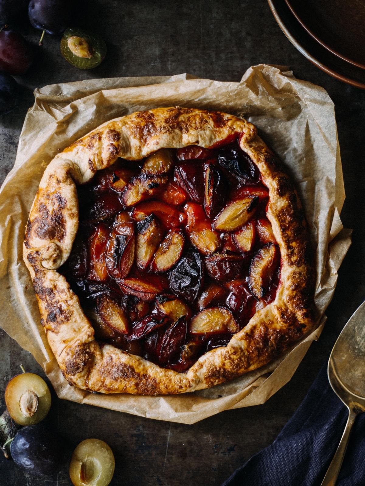 Listkujące galette z sezonowymi owocami 