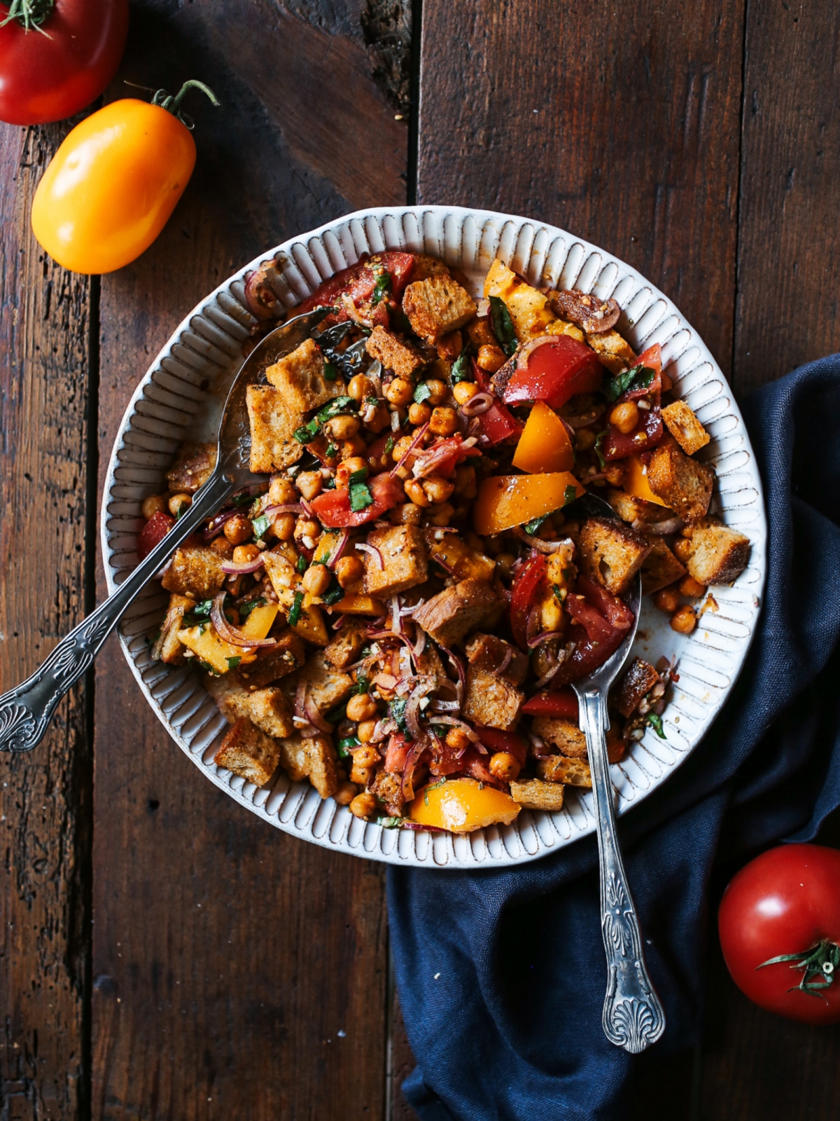 Panzanella z ciecierzycą w harissie