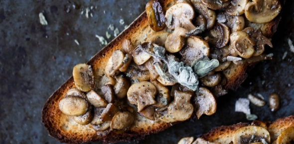 Smażone pieczarki <br/> z za'atarem na toście