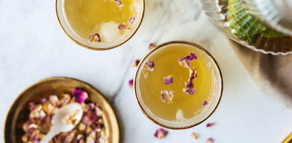 Miętowa zielona herbata z różą