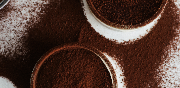 Tiramisu z kardamonem i wodą z kwiatów pomarańczy