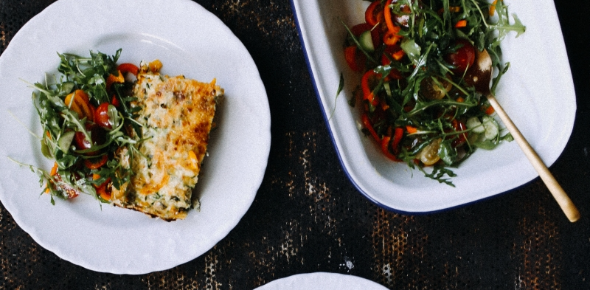 Pieczony omlet z cukinią i papryką