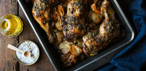 Pieczony kurczak w siedmiu przyprawach z ziemniakami i cheremulą