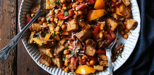 Panzanella z ciecierzycą w harissie