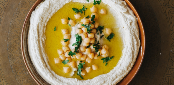 Kremowy i puszysty hummus