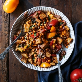 Panzanella z ciecierzycą w harissie