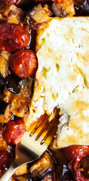 Makaron z pieczoną fetą, harissą i bakłażanem