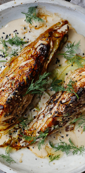 Smażona kapusta z sosem tahini 